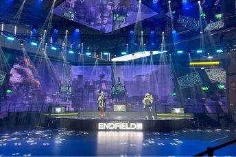 Gigantische Kulissen und detailgetreue Kostüme: Der Stand von Arknights: Endfield begeisterte die Besucher der gamescom 2026 als visueller Publikumsliebling. (Foto / Copyright: Redaktion EventMasterBook.de, marketingScout.com – AdCoach Media, adcoach.de)