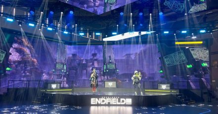 Gigantische Kulissen und detailgetreue Kostüme: Der Stand von Arknights: Endfield begeisterte die Besucher der gamescom 2026 als visueller Publikumsliebling. (Foto / Copyright: Redaktion EventMasterBook.de, marketingScout.com – AdCoach Media, adcoach.de)
