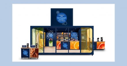 Der mobile Sodastream Roadshow-Trailer vereint moderne Bar-Elemente, digitale Inhalte und Stationen zum Selbstmixen von Sodastream-Getränken (Bildrechte: SodaStream)
