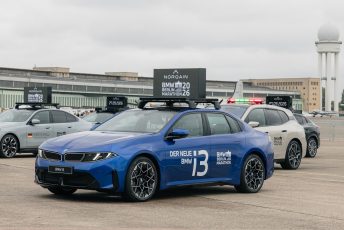 Der neue BMW i3 ist das offizielles Führungsfahrzeug beim Berlin Marathon 2026 Elite-Rennen der Männer. (Bildrechte: BMW Group)