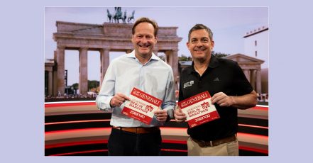 Stefan Lehmann (Generali) und Jürgen Lock (SCC Events) geben das neue Titelsponsoring des GENERALI BERLIN-MARATHON bekannt (Copyright / Quelle: Generali)