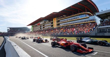 Neue Motorworld Hockenheimring wird Rennstrecke, Erlebniswelt, Event, Handel und Gastlichkeit zu einer ganzjährigen Destination vereinen (Foto: Kehrbaum Architekten / Motorworld)